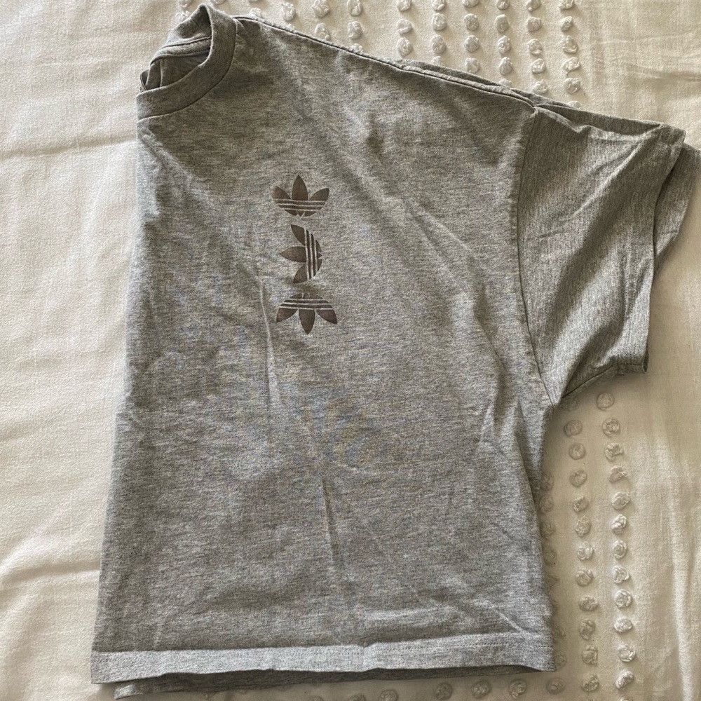 [adidas] Grey & purple trefoil cropped t-shirt - XL